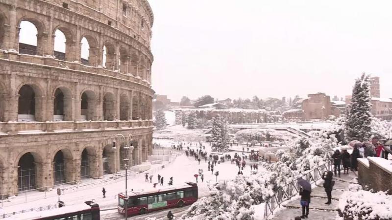 Le Colisée de Rome sous la neige !