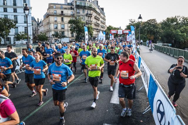 Finisher du semi-marathon de Paris 2021, Denain, Grande-Synthe - France — photo 3