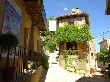 Vendredi 28 août - Des villages perchés à Esparron de Verdon — photo 2
